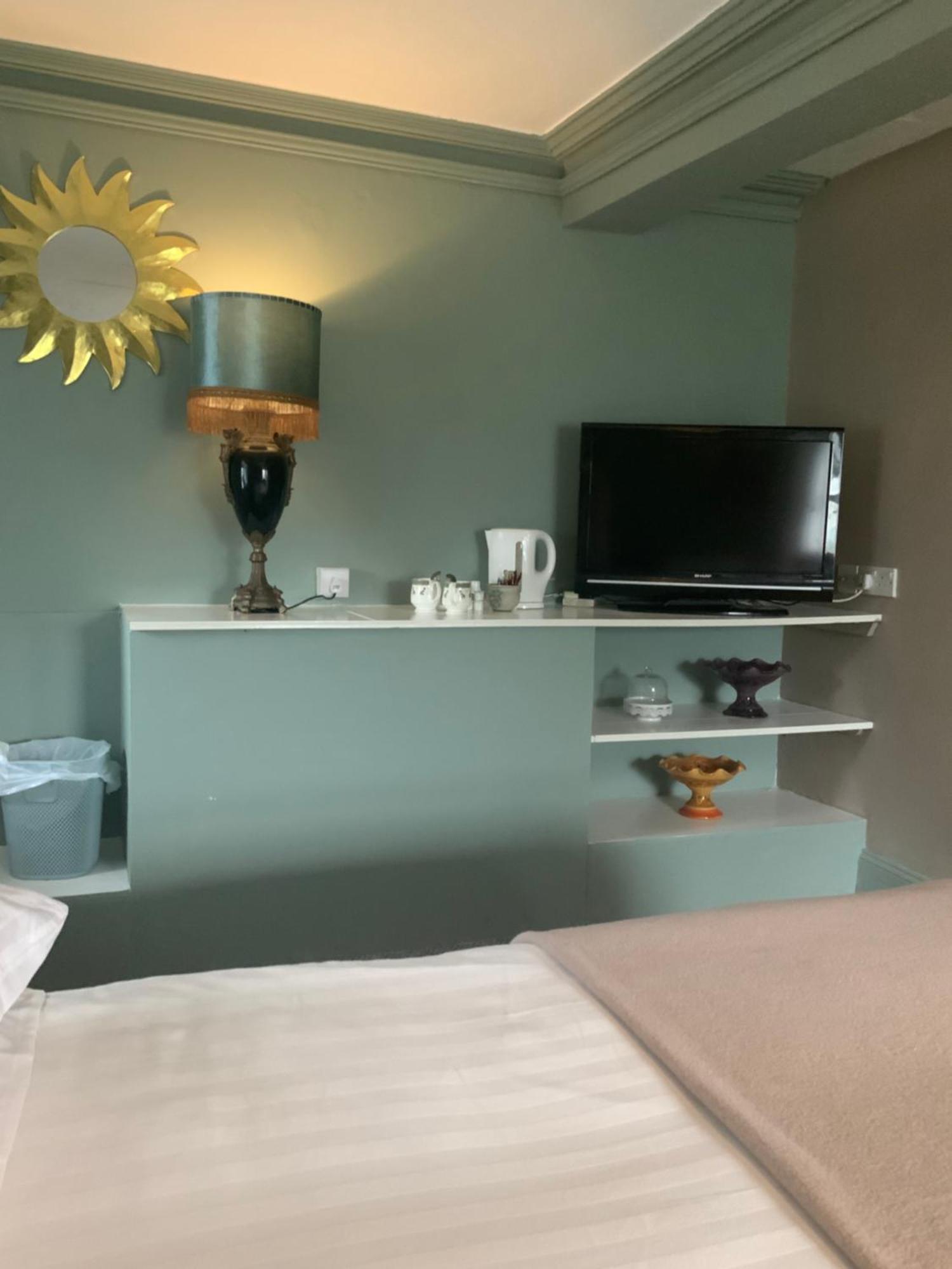 The White House Hotel Sennybridge Cameră foto