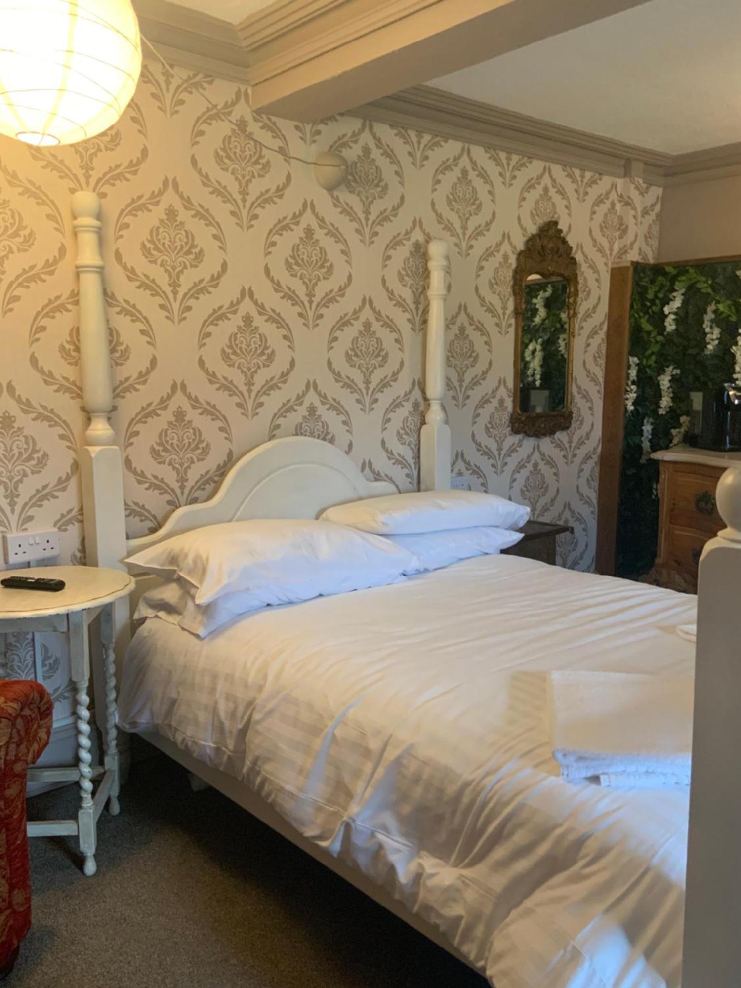 The White House Hotel Sennybridge Cameră foto