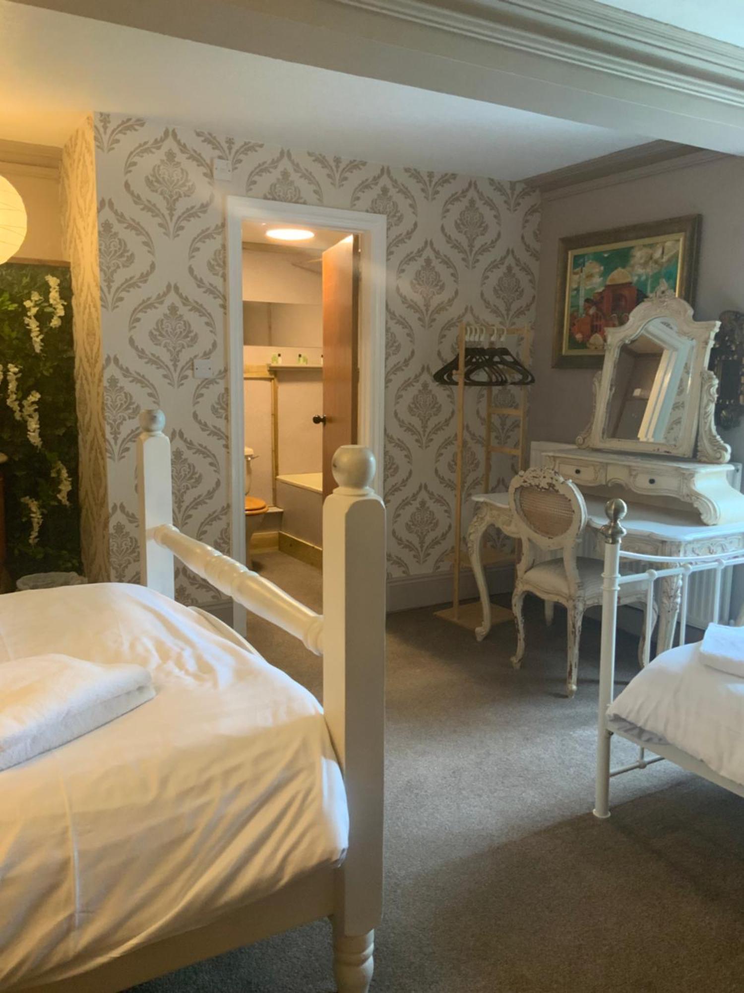 The White House Hotel Sennybridge Cameră foto